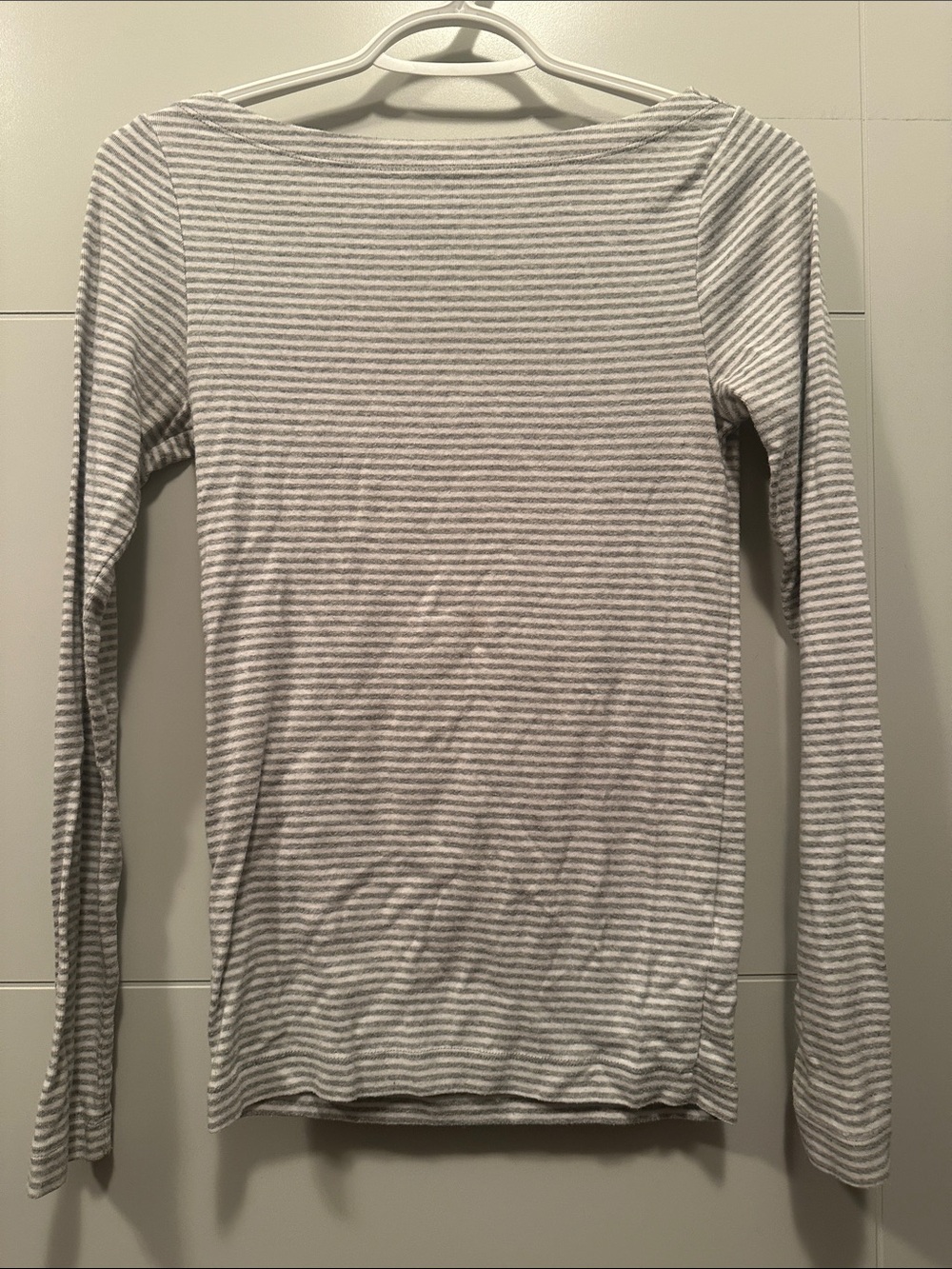 GAP Gray & White Striped Modern Tee